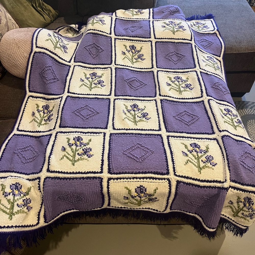 Knitted floral blanket